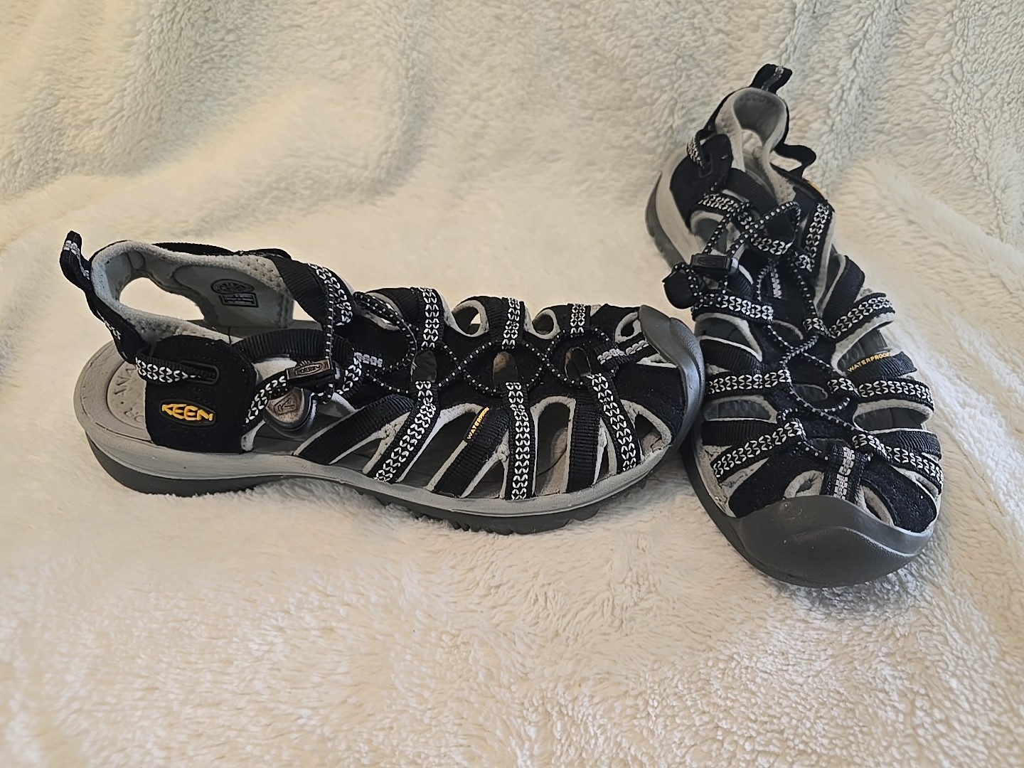 Keen Whisper nero grigio neutro sandalo sportivo fronte mare donna taglia 7 5