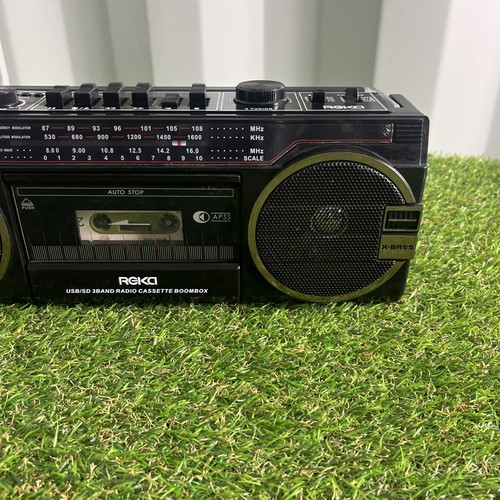 Reka FM/AM Radio Tape/MP3 USB/SD Compact K-Bass Boombox - Read description - Picture 4 of 19