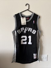 Tim Duncan Rookie Cards and Autograph Memorabilia Guide  23