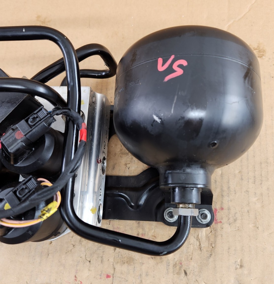 0311 Mercedes W230 SL500 SL550 Hydraulic Suspension Valve Block