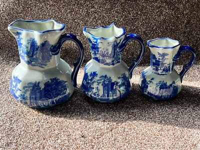 VINTAGE RETRO 3 X VINTAGE GRADUIERT BLAU UND WEISS KERAMIK KRÜGE WEIDE