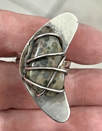 Boomerang Sterling Silver Wire Wrap Moss Green Dalmatian Jasper Ring Sz8 Adjusts - Picture 4 of 12