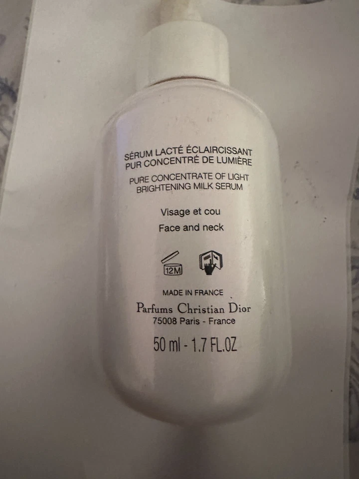 ONE Dior Diorsnow Essence Of Light Suero Iluminador Rostro y Cuello 50 ml 1.7 fl Foto 2 de 2