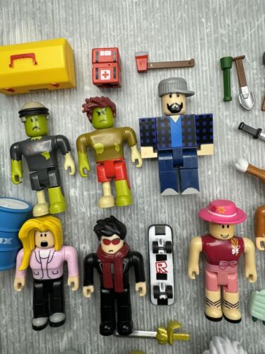 ROBLOX FIGURE & PARTS LOT High School Zombie Attack Celebrity Medieval Tower &&& - Picture 3 of 16
