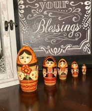 Vtg USSR Matryoshka Russian nesting Doll - Oval Shaped - 5 Pce