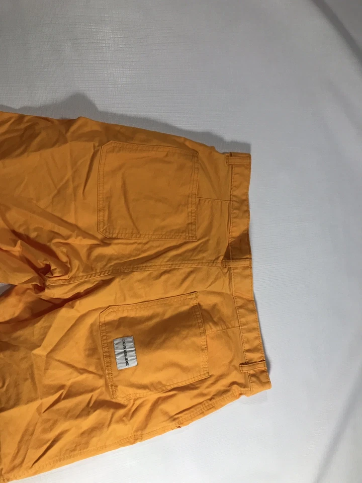 Pantalones cortos Calvin Klein Jeans Butterscotch frente plano W32 Foto 4 de 4
