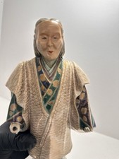 UNUSUAL CHINESE JAPANESE KUTANI PORCELAIN FIGURE