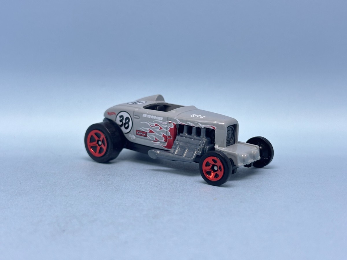 ホットウィール MAX STEEL 10台 Amazon.com: Hot Wheels Max Steel, HW Roadsters 5/10 [White