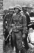 WW2 Picture Photo German soldiers in summer uniforms 6012