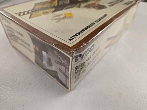 Vintage TYCO signal man with lighter shack HO Factory Sealed - Picture 4 of 4