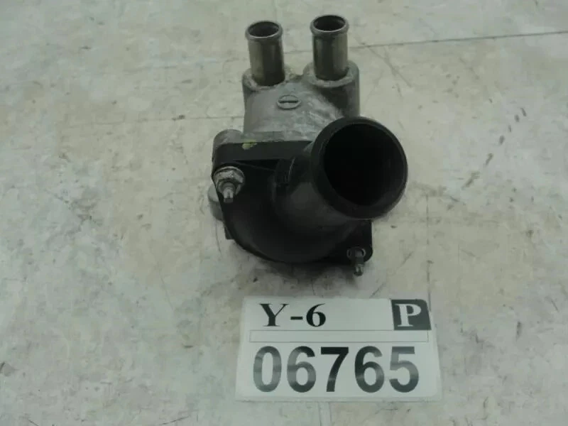 Carcasa termostato XD 2008 motor Scion refrigerante tubo de agua conector OEM Foto 2 de 4