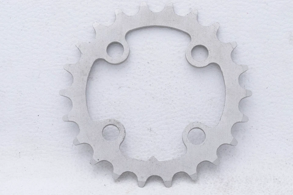 NOS SUGINO CXP 22 CHAINRING 22t 58 VINTAGE MOUNTAIN BIKE MTB OLD 4 ARMS TRIPLE - Image 2 of 2