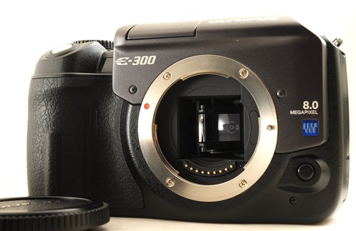 N.MINT Olympus E-300 Four Thirds DSLR Camera Body {8MP} with Battery & Charger