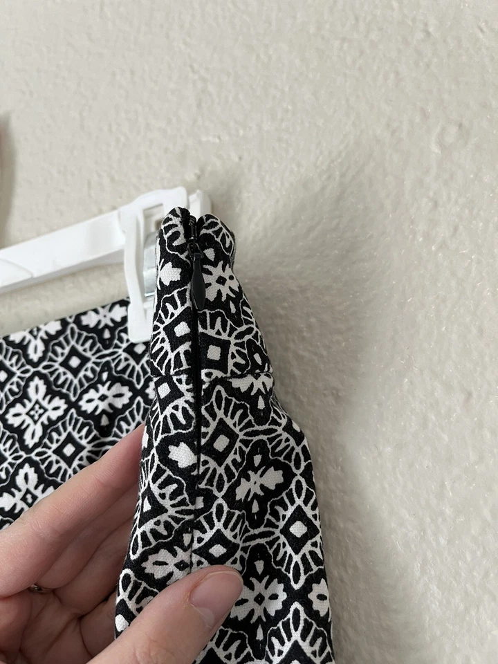 Pantalones Cortos Banana Republic Para Mujer Talla 6 Blanco y Negro Forma Geométrica Talla Cremallera Foto 3 de 4