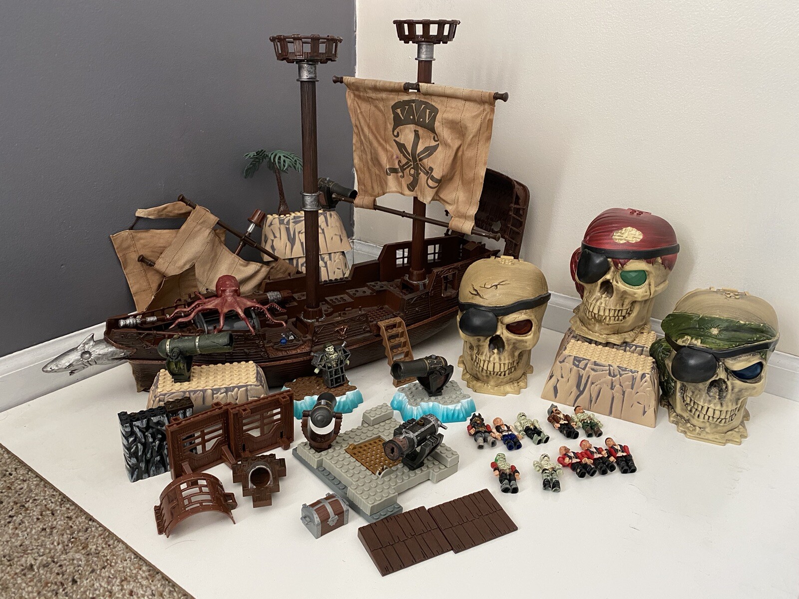 mega bloks skeleton pirate ship