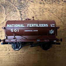 Bachmann 37-660 14T Tank Wagon 501 in National Fertilizers Ltd Livery