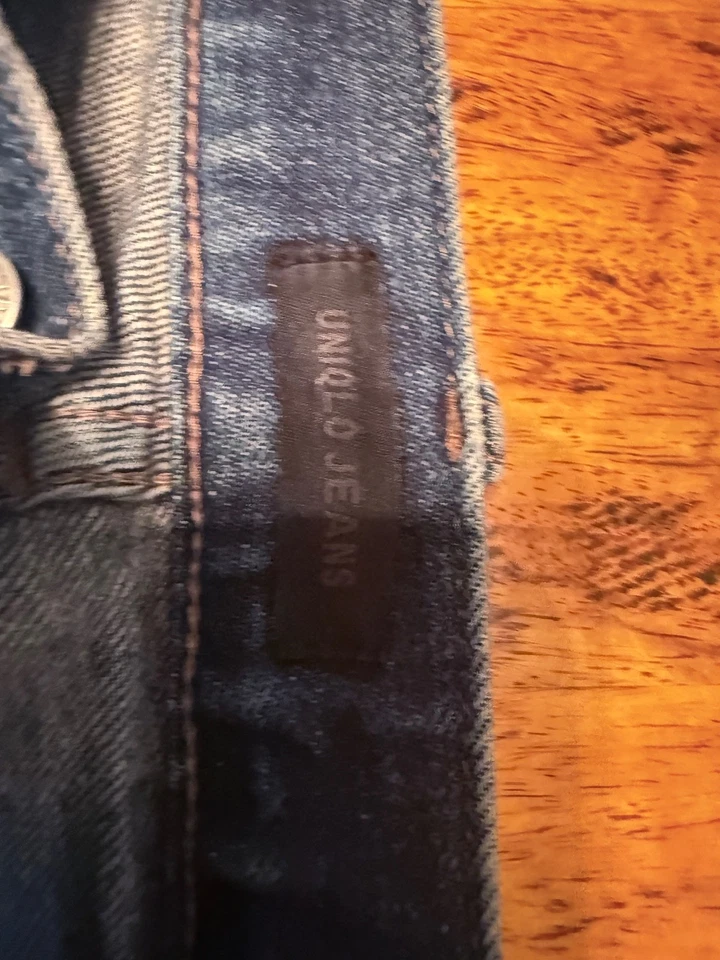 Jeans masculino reto slim fit Uniqlo 34 x 32 lavagem escura azul stretch jeans E10 - Imagem 3 de 4