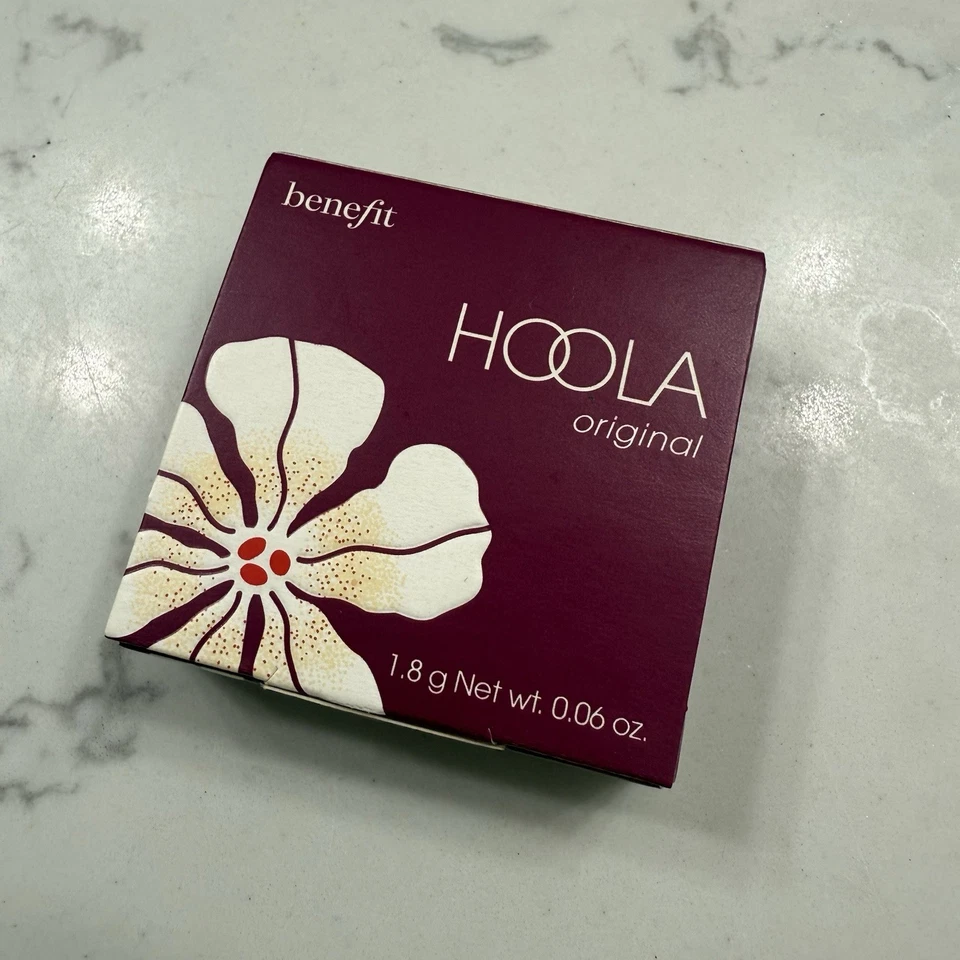 Benefit Hoola Matte Bronzing Powder Travel Mini 1.8 g/0.06 oz Luggage Tag Bundle - Image 4 of 4