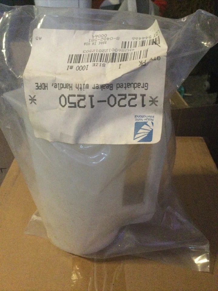 Nalgene 1220-1250 1000 ml HDPE Graduated Beaker With Handle - Image 2 of 4