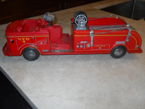 Vintage Marx Lumar Fire Truck V.F.D 9   22 inch x 6 in big !! Parts And  Repair