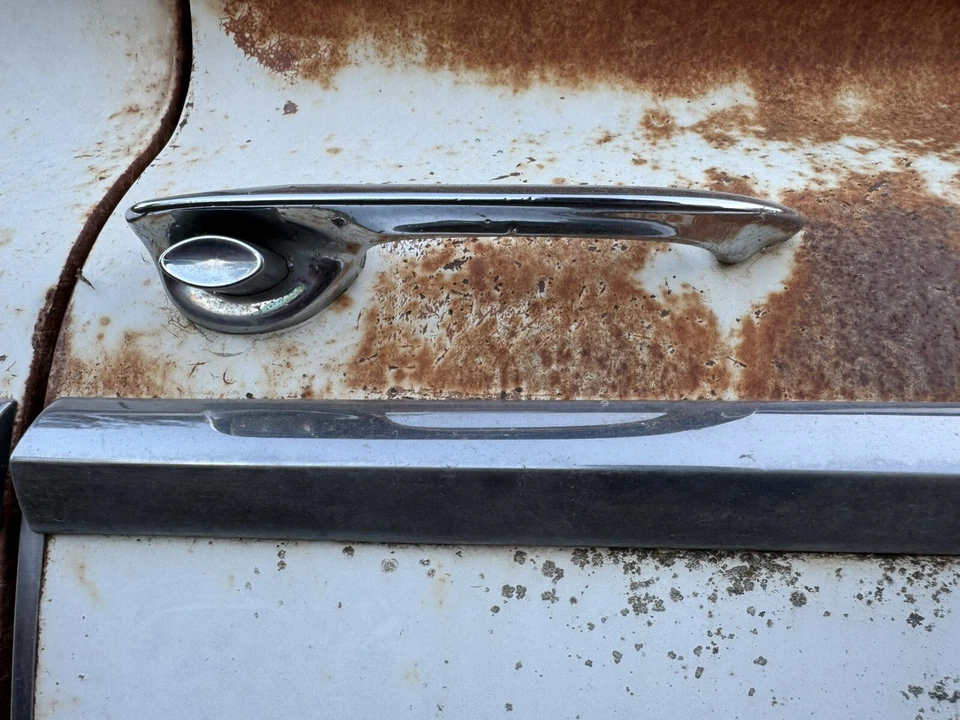 Buick LeSabre Invicta Wildcat Electra 1959 1960 manija exterior puerta pasajero Foto 3 de 3