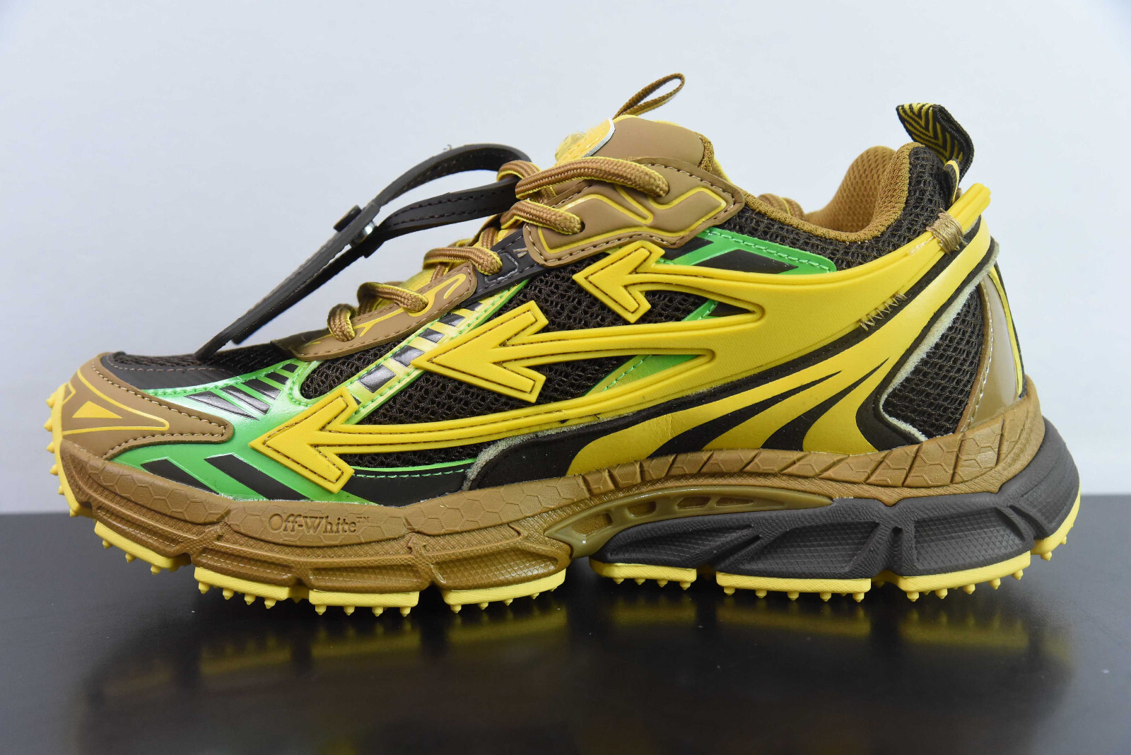 Sneakers unisex Off Arrow Be Right Back bianche e gialle foto 3