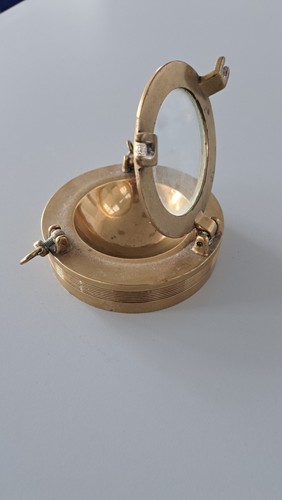 POSACENERE IN OTTONE a forma di obloʻ, stile marina VINTAGE - Foto 3 di 4