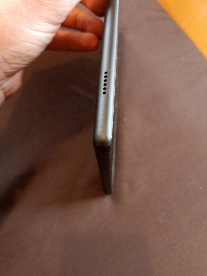 Fire HD 10 (9th Generation) 32GB, WLAN, 10,1 " Sprung Im Display , 100% Funktion - Bild 3 von 4