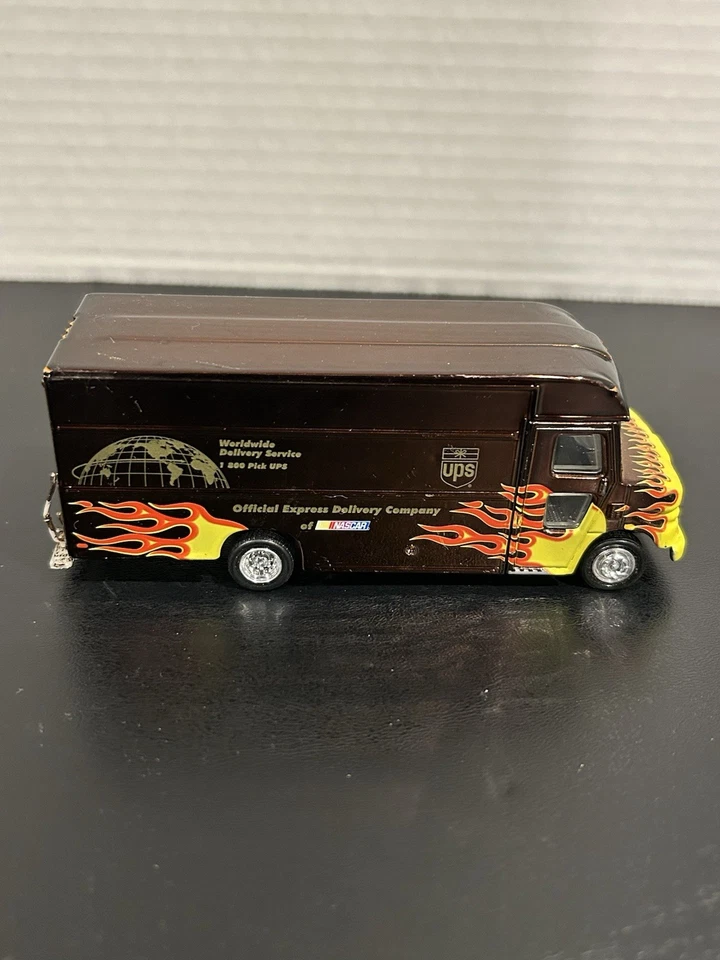 Paquete de llama de camión UPS de acción 1/64 edición limitada 1/4.008 RCCA fundido a presión Foto 3 de 4