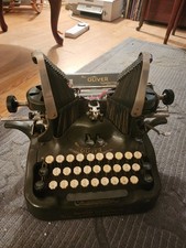 Vintage Oliver No. 9 Typewriter thumbnail