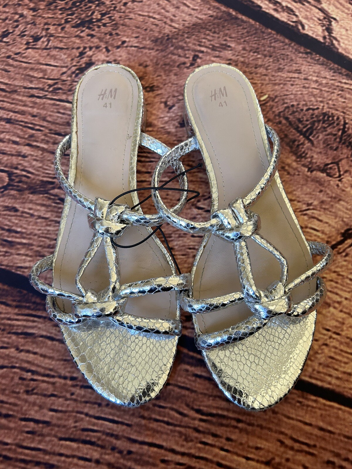 APL Sandali H&M con nodo e cinturino stampa metallizzata argento 41