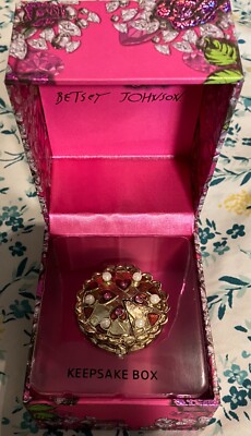 New In Box Betsey Johnson Jeweled Pie Keepsake Pearl Pill Box Valentine's Day