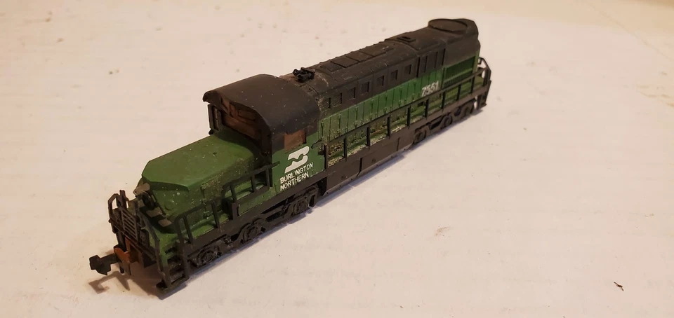 Model Power N Scale Diesel Locomotive Green Burlington Northern #7551 - Image 2 of 4