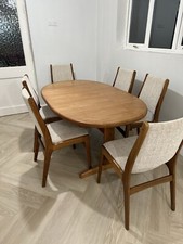 Image of Extending 6-8 seater dining table