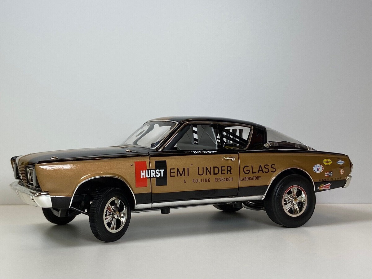 1/18 1966 Plymouth Barracuda Black and Gold 1/18 1966 Plymouth Barracuda Black and Gold