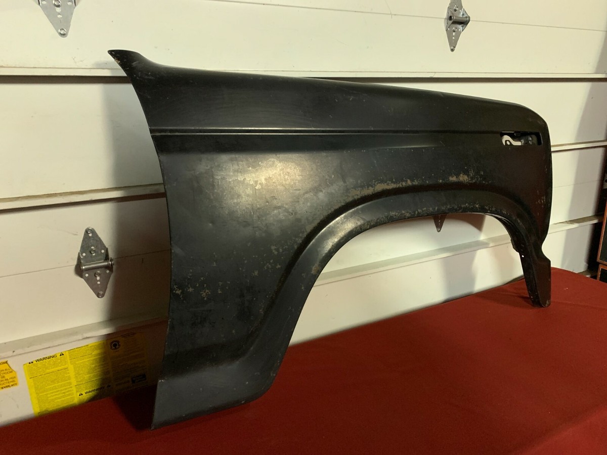 NOS 1980-1986 FORD TRUCK / BRONCO FENDER E1TZ-16005-B 80 81 82 83