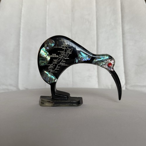 VTG Blk Resin Kiwi Bird Abalone Accents New Zealand Map 3 5/8”T 5.5”L Souvenir