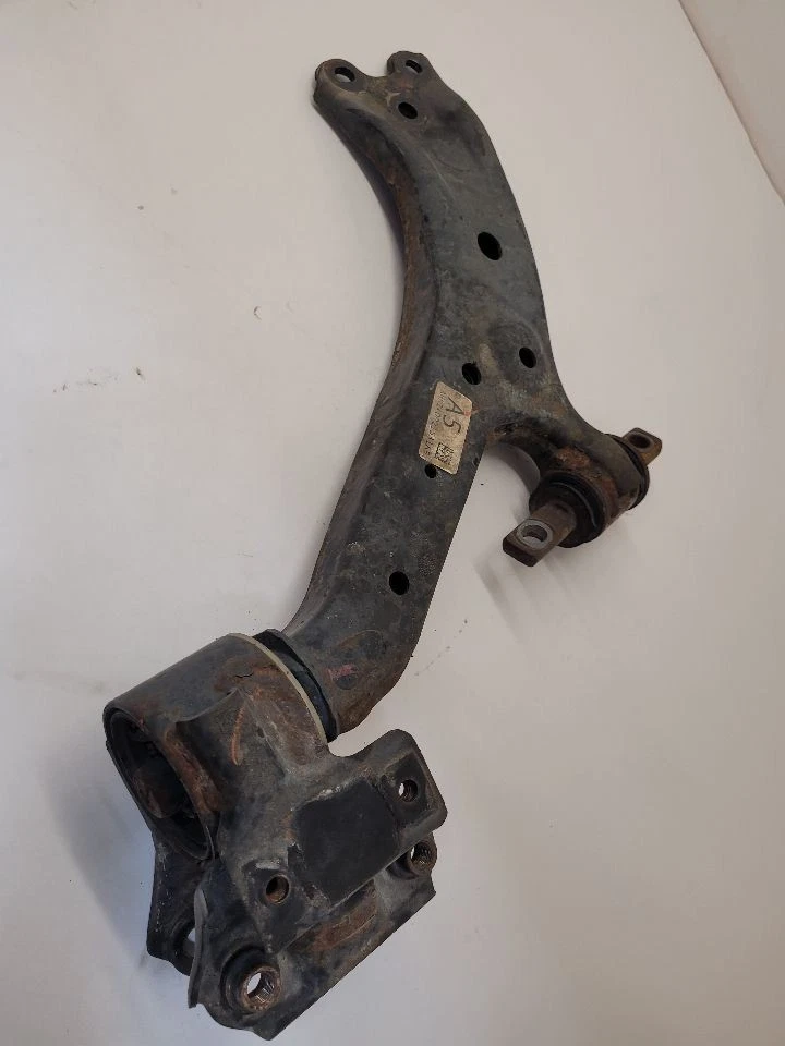 Braço de controle inferior esquerdo dianteiro para driver Honda CR-V 2015-2016 LH 51360T1WA55  - Imagem 2 de 4