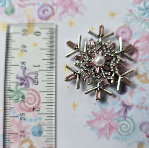 Magnetic Brooch Pink Snowflake, Christmas, Holiday. Pink Holiday pin free clasp - Picture 8 of 8