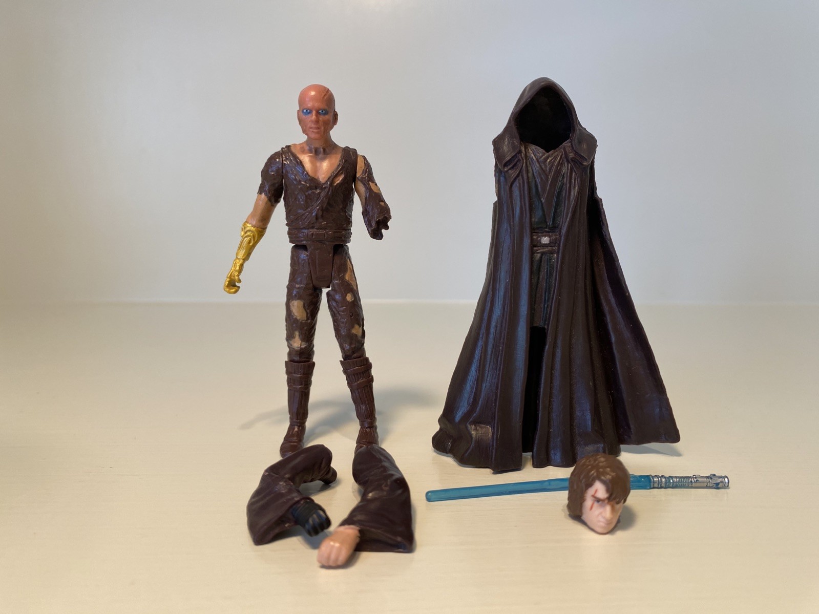 Star Wars Revenge of the Sith 2004 Battle Damage Anakin Skywalker