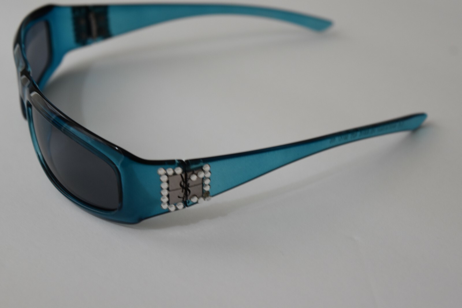 Occhiali da sole Yves Saint Laurent piccoli blu traslucido YSL6061 S NZ5 56 17 115