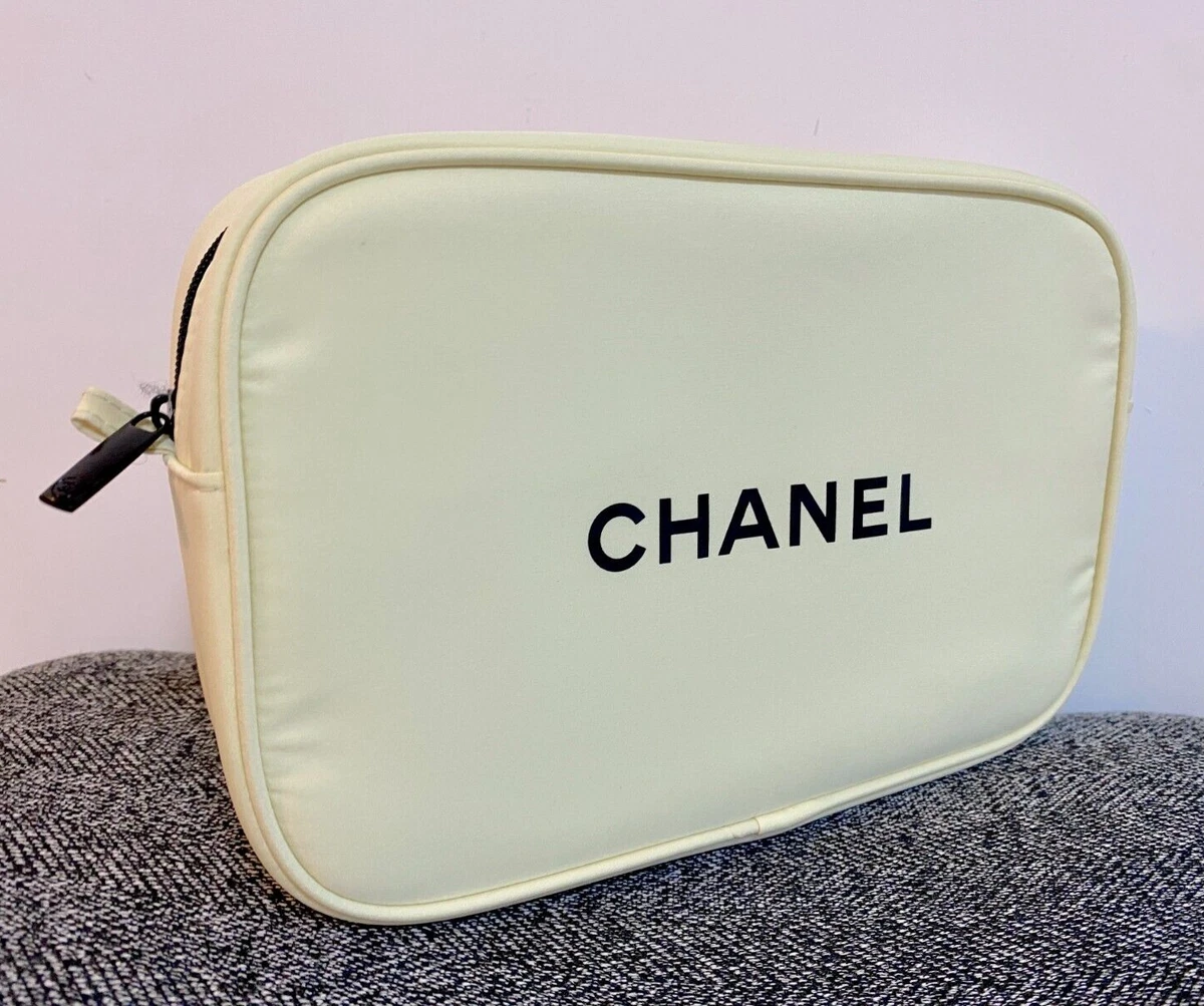 Chanel Vip Gift Phone Bag W/Coin Pouch