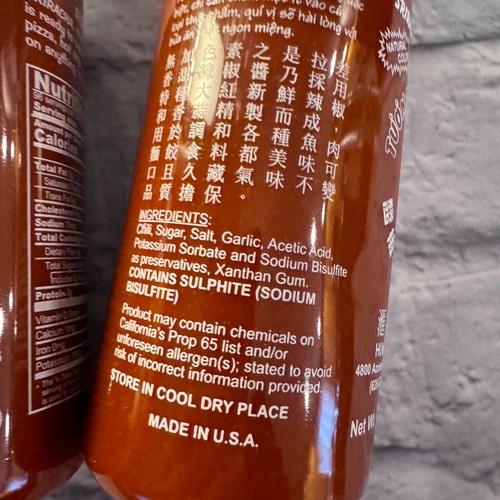 Sriracha Hot Chili Sauce Huy Fong Foods 17 Oz Bottle Squeeze 2 Bottles - Picture 3 of 8
