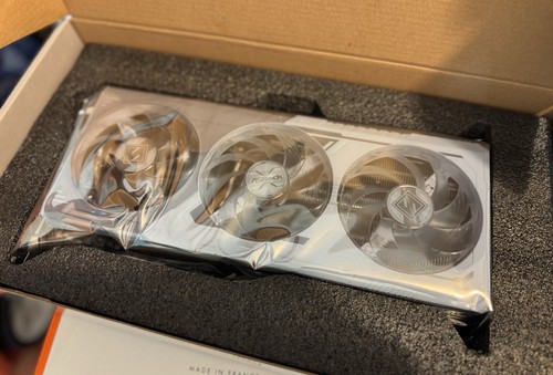 NEW AMD Radeon RX 9070 XT ASRock Steel Legend 16GB GDDR6 Graphics Card White
