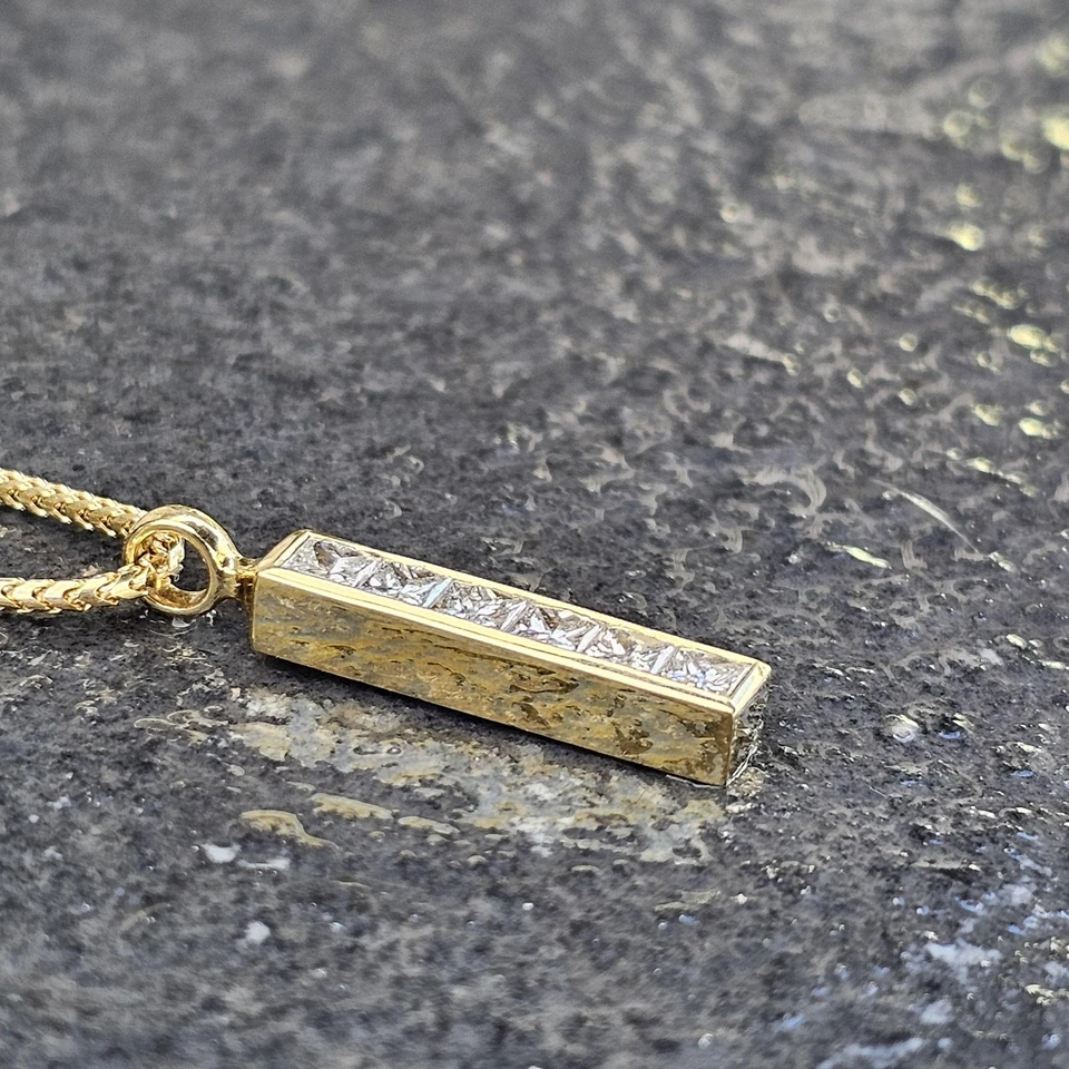 Colgante Theo Hinojo Tira Diamante Corte Princesa Oro Amarillo 18k Cadena 17.5" 8g Foto 3 de 4