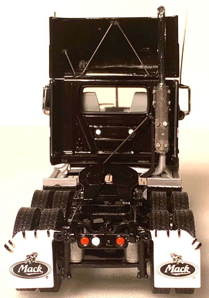 Franklin Mint Texaco Mack truck & Fuel tanker trailer scale 1:43 Inventory# 3524 - Image 2 of 4