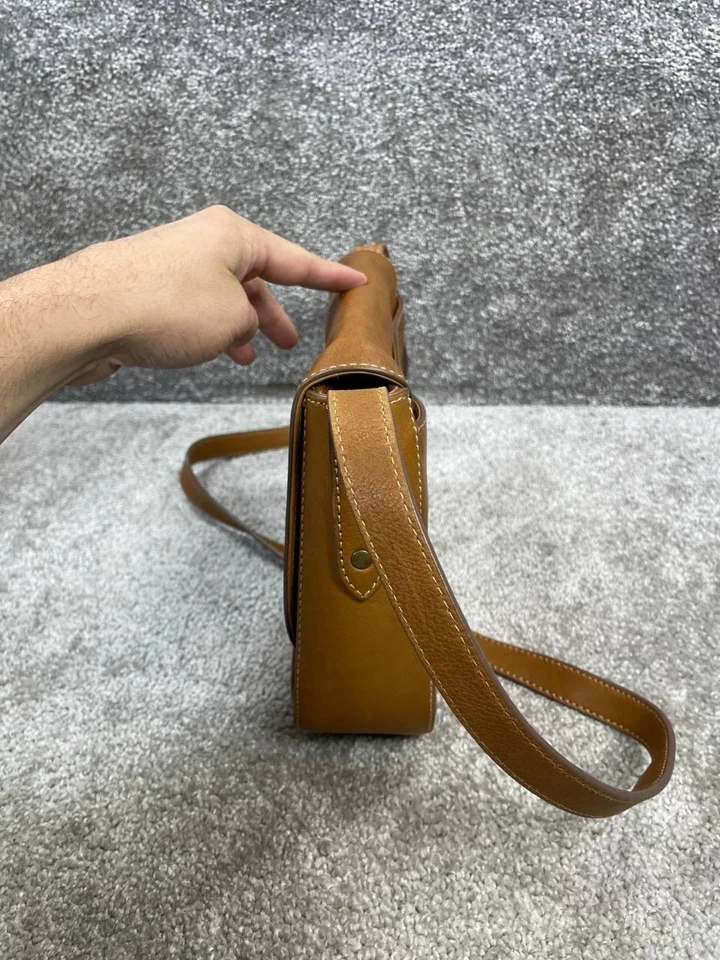Bolsa Frye Feminina Olivia Couro Marrom Zíper Interno Bolso Alça Ajustável Transversal - Imagem 2 de 4
