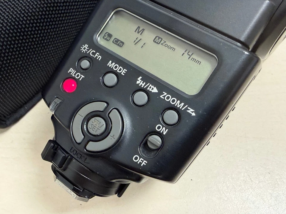 Canon Speedlite 430EX II Flash Gun with Case Compatible DSLR Camera - image 3 of 4