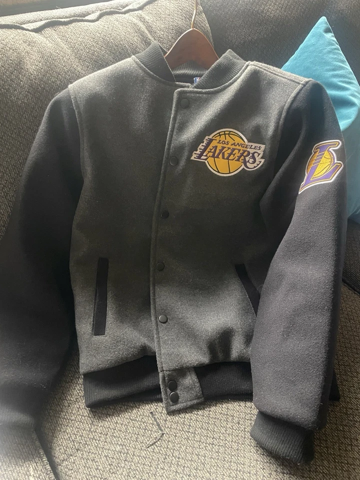 Chaqueta de bombardero de Los Angeles Lakers  Foto 2 de 4
