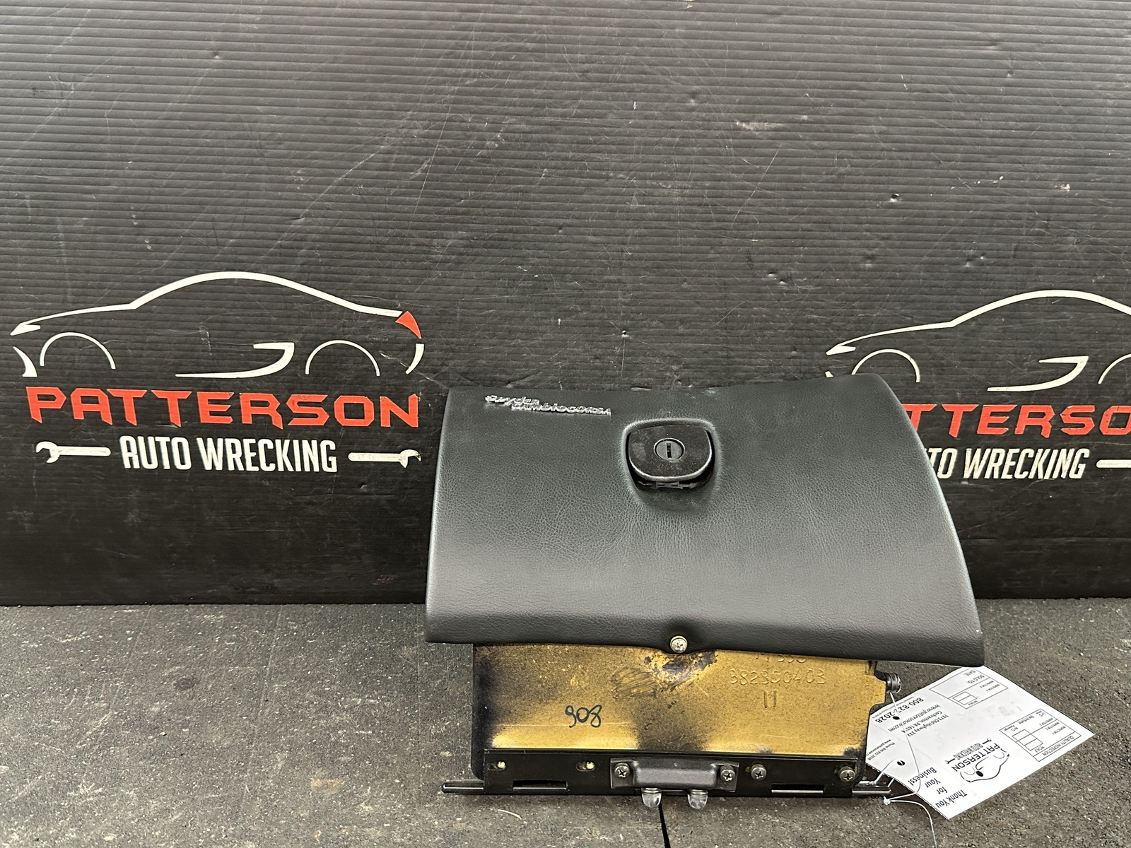 02-06 MASERATI SPYDER DASH GLOVE BOX STORAGE COMPARTMENT BLACK 01